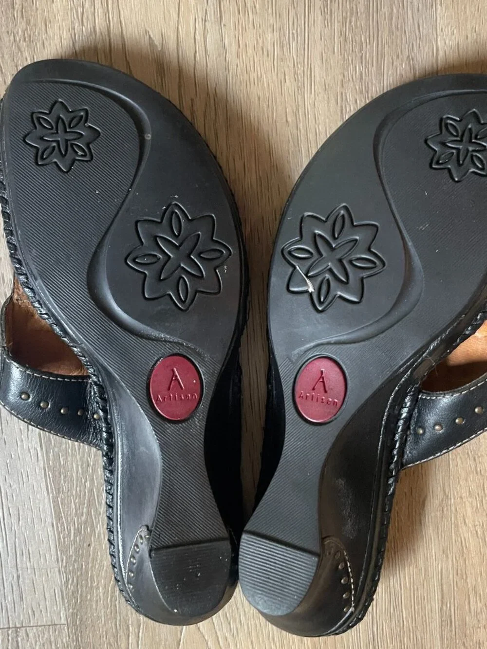 Clarks Artisan Black Leather Wedge Sandals with Studded Accents 6.5M Summer!